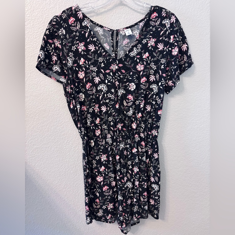 Old Navy Black Floral Short-Sleeve shorts Romper